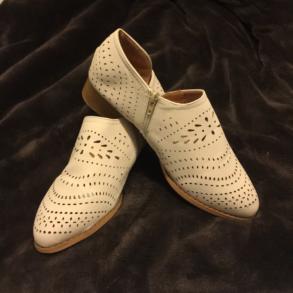 EMBROIDERED BOOTIES. SIZE 8 or 39
